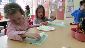 Measuring lines with small and big marshmallows.
