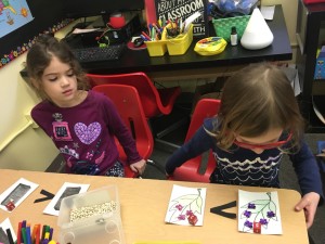 Using our math boxes, dice, and little 'crocodiles' to compare groups and say our full sentences.